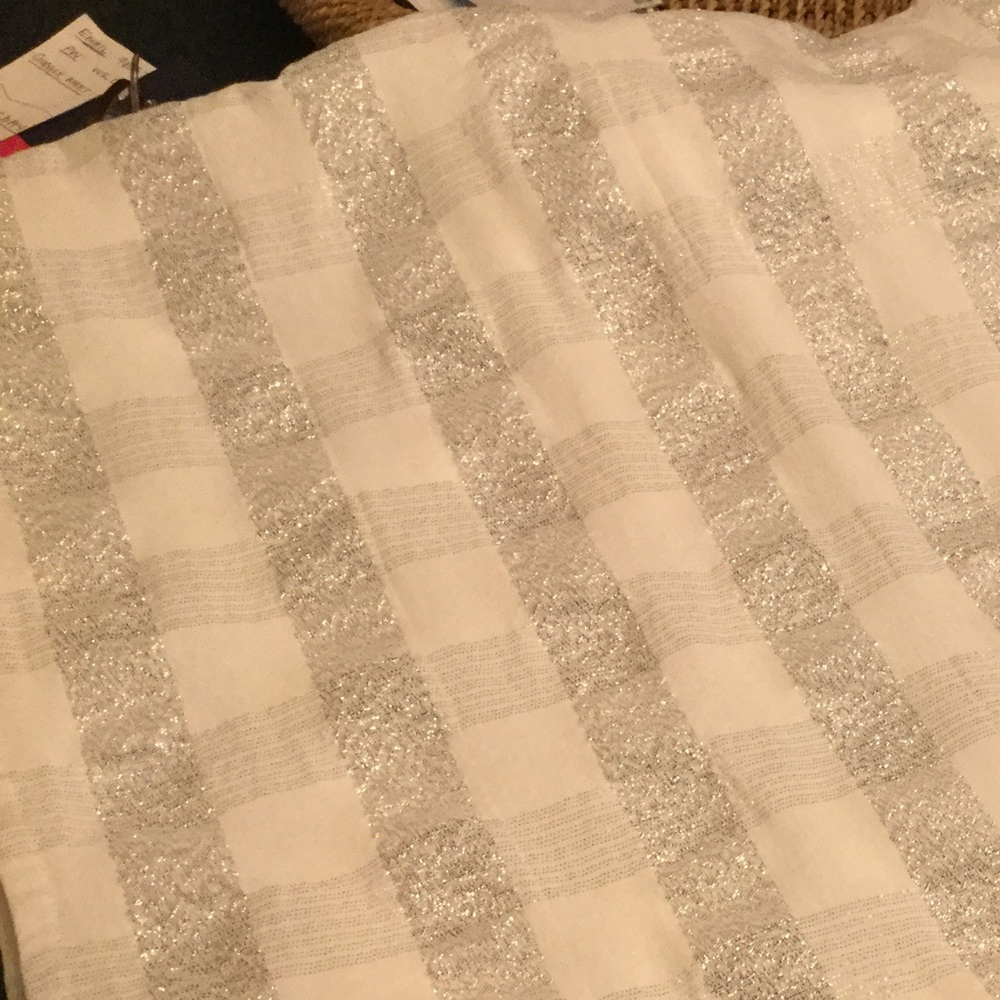 SO cute tablecloth!!